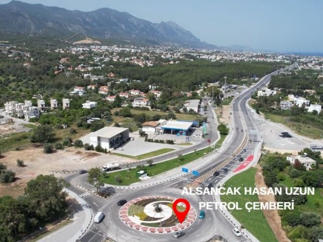 1390 m2 großes Grundstück zum Verkauf mit uneingeschränktem Berg- und Meerblick in der Region Kyrenia Alsancak auf Zypern