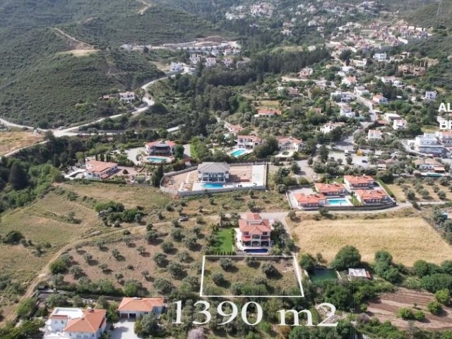 1390 m2 großes Grundstück zum Verkauf mit uneingeschränktem Berg- und Meerblick in der Region Kyrenia Alsancak auf Zypern