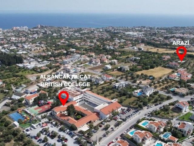 1390 m2 großes Grundstück zum Verkauf mit uneingeschränktem Berg- und Meerblick in der Region Kyrenia Alsancak auf Zypern