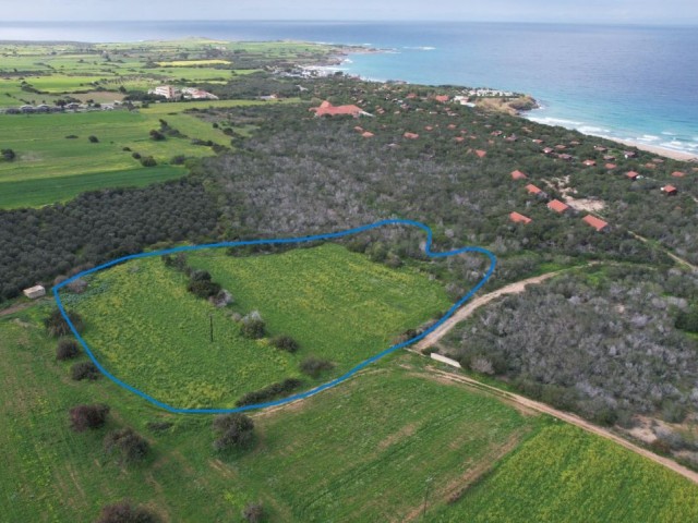 Продается земельный участок в районе Искеле Йени Эренкёй, в 100 метрах от моря