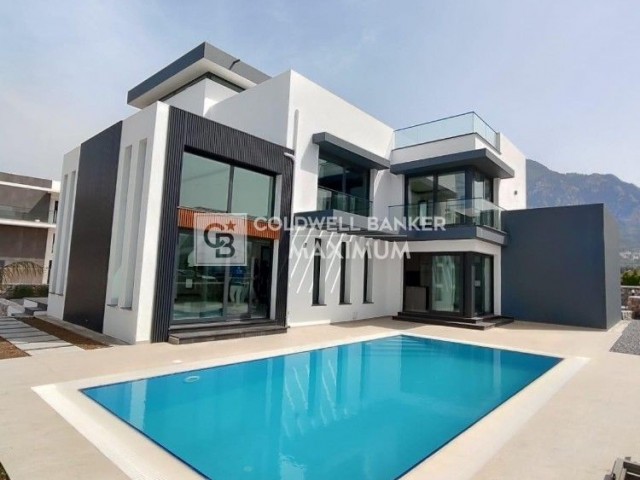 Eine unumgängliche Gelegenheit mit Zahlungsplan, eine ganz besondere Villa mit Privatstrand und Pool in Kyrenia Karşıyaka, nur wenige Gehminuten vom Meer entfernt