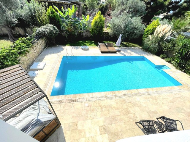 Wunderschöne 4+1-Villa mit Pool zum Verkauf oberhalb des Nationalparks in Kyrenia Alsancak, Zypern