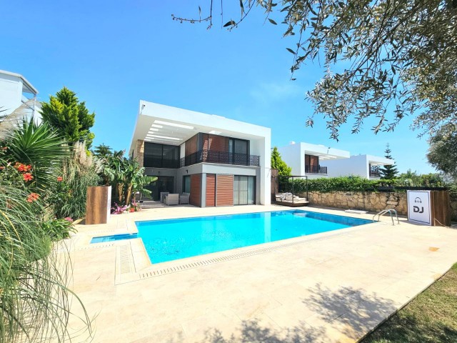 Kıbrıs Girne Alsancak'ta Milli Park Üstü Satılık Muhteşem 4+1 Havuzlu Villa