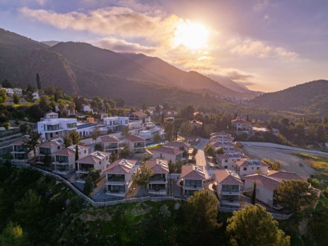 Kıbrıs Girne Ilgaz da Ful Deniz Manzaralı Çok Özel Bir Sitede Satılık Bahçe Katı