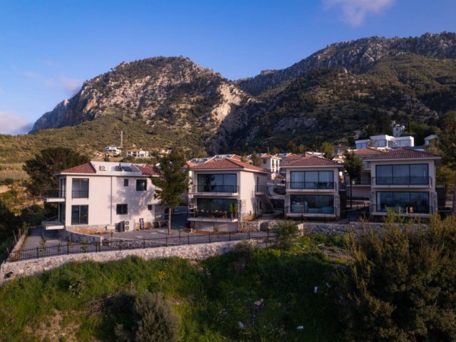 Kıbrıs Girne Ilgaz da Ful Deniz Manzaralı Çok Özel Bir Sitede Satılık Bahçe Katı