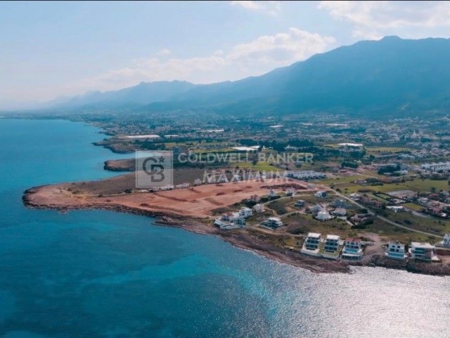 Eine unumgängliche Gelegenheit mit Zahlungsplan, eine ganz besondere Villa mit Pool an einem privaten Strandstandort, nur wenige Gehminuten vom Meer entfernt in Kyrenia Karşıyaka