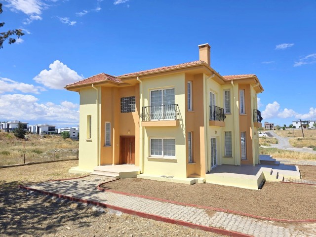 3+1 Villa mit Garten und unmöbliertem Bad zu vermieten in Kyrenia Bosphorus