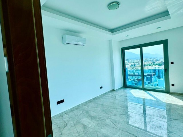 GİRNE MERKEZDE ÖZEL INFINITY POOL VE JENARATÖRE SAHİP KİRALIK 3+1 PENTHOUSE