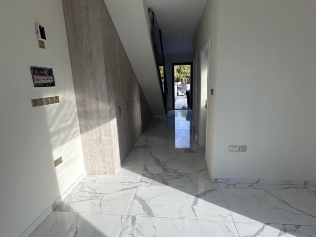 ATEMBERAUBENDE 4+1-DESIGN-VILLA IN KYRENIA LAPTADA