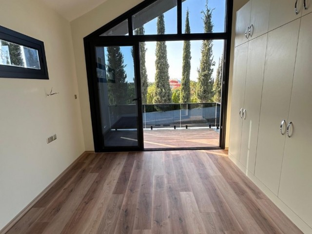 ATEMBERAUBENDE 4+1-DESIGN-VILLA IN KYRENIA LAPTADA