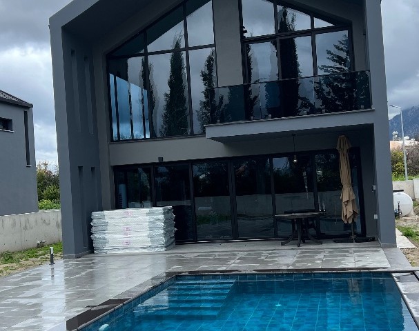 ATEMBERAUBENDE 4+1-DESIGN-VILLA IN KYRENIA LAPTADA