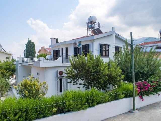 Villa mit 3 Schlafzimmern und herrlichem Garten zum Verkauf in Karaoğlanoğu, Kyrenia