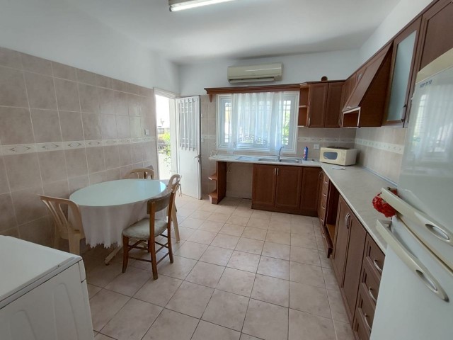 3+1 Studentenwohnung mit Garten und Balkon im Zentrum von Nikosia