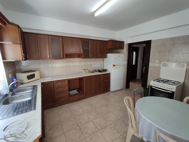 3+1 Studentenwohnung mit Garten und Balkon im Zentrum von Nikosia