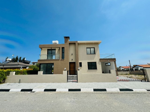 Kıbrıs Girne Çatalköy Bölgesinde Satılık 4+1 Havuzlu Villa