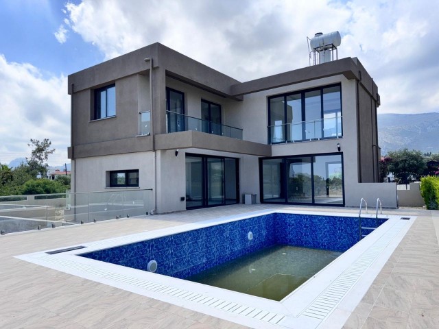 4+1 Villa mit Pool zum Verkauf in Zypern Kyrenia Çatalköy Region