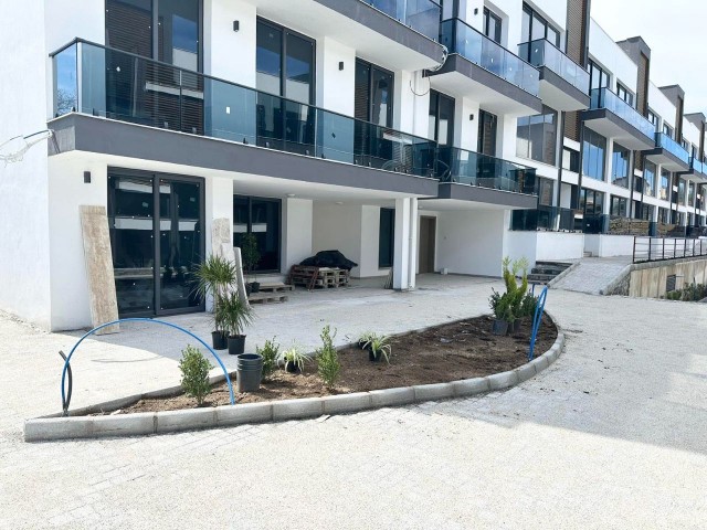 Fırsat Kıbrıs 2+1 Flats in a Ready to Move-in Site with a Pool in Kyrenia Alsancak, Cash Price and 6