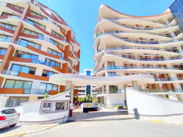 4+1 Penthouse zu vermieten mit geräumigem Bad auf einem Grundstück mit Pool im Zentrum von Kyrenia