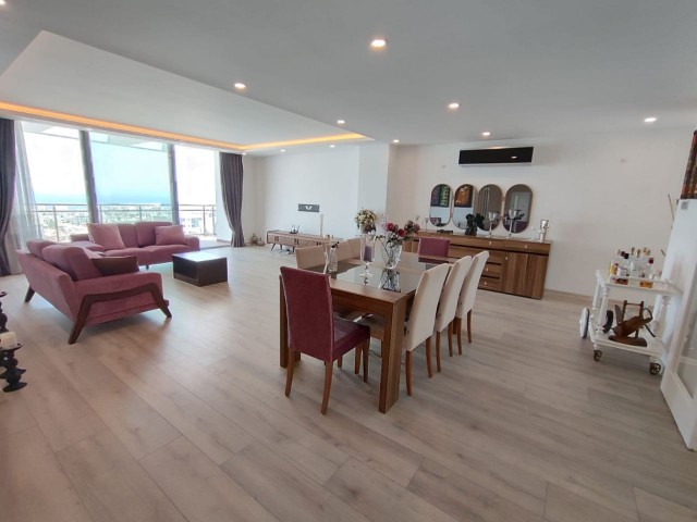 4+1 Penthouse for Rent with Large Ensuite in a Complex with Pool in Kyrenia Center