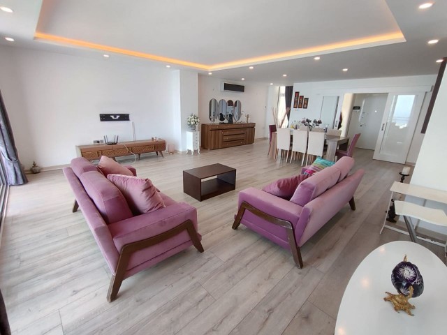 4+1 Penthouse for Rent with Large Ensuite in a Complex with Pool in Kyrenia Center