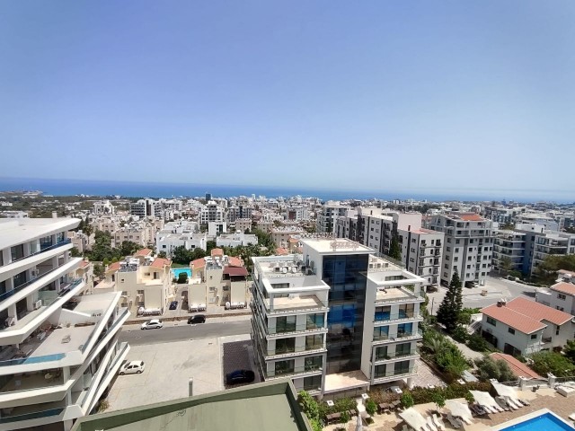 4+1 Penthouse zu vermieten mit geräumigem Bad auf einem Grundstück mit Pool im Zentrum von Kyrenia