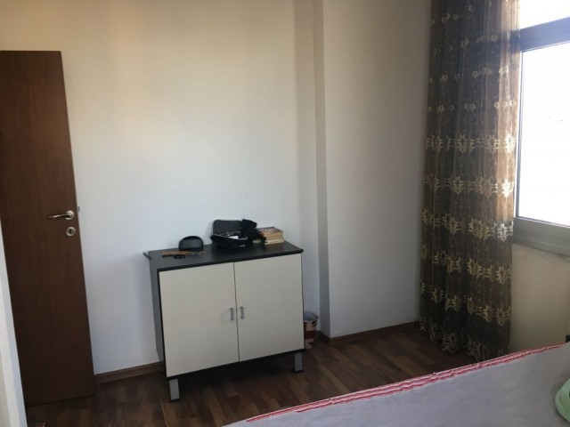 GİRNE MERKEZ DE ,YENİ,EŞYALI SATILIK DAİRE