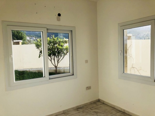 Flat To Rent in Alsancak, Kyrenia