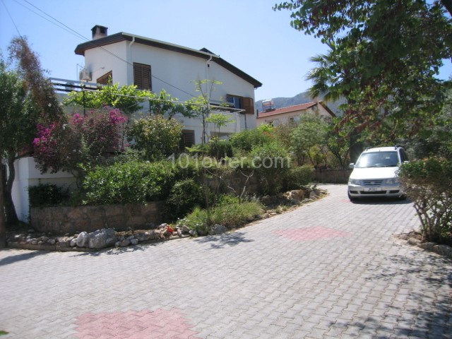 6 bedroom Mediterranean villa - Pre’74 English title deed