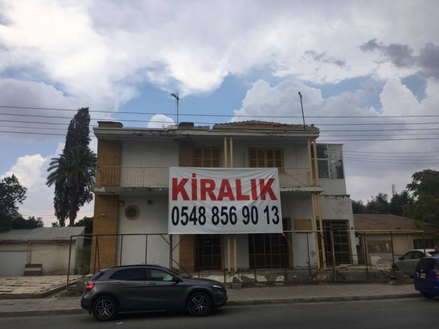 YENİŞEHİR'DE KİRALIK İŞ YERİ - SARI KONAK - 550 M2 ANA BİNA - 300 M2 YARDIMCI BİNALAR - BÜYÜK BAHÇE - PARK YERİ 