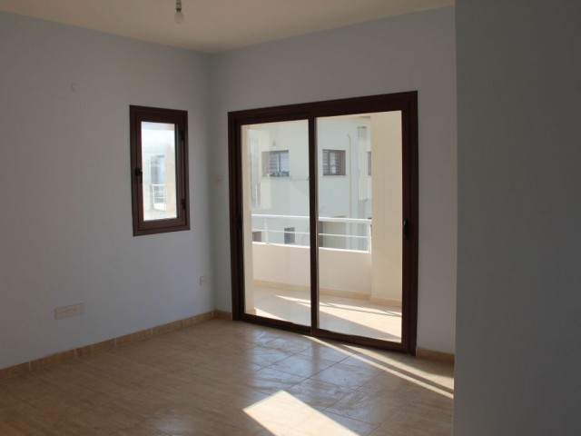 3+1 Penthouse zu verkaufen in Famagusta Gülseren Area mit Meerblick