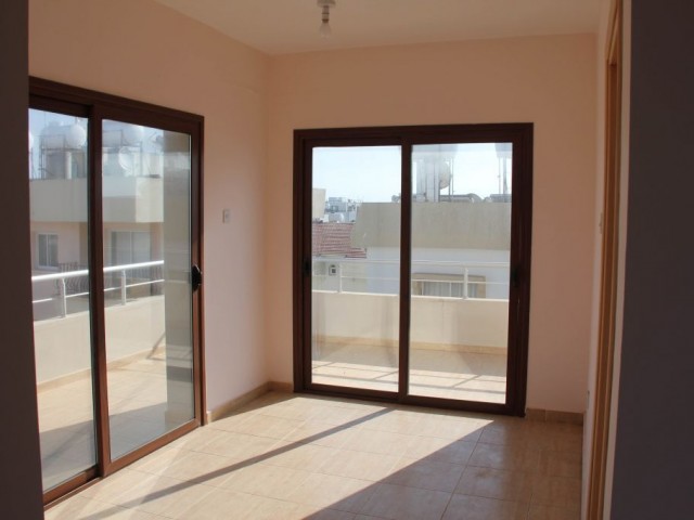 3+1 Penthouse zu verkaufen in Famagusta Gülseren Area mit Meerblick