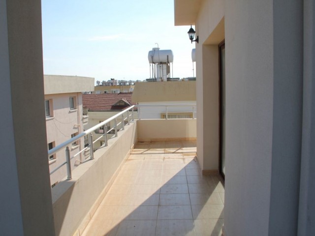 3+1 Penthouse zu verkaufen in Famagusta Gülseren Area mit Meerblick