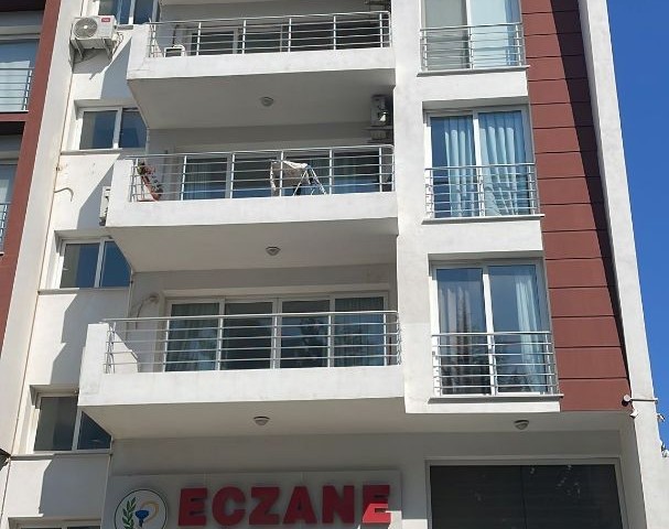 FAMAGUSTA - SAKARYA - 2 SCHLAFZIMMER HALB MÖBLIERTE WOHNUNG ***£64. 000*** 