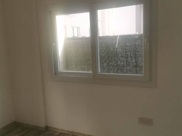 2 SCHLAFZIMMER WOHNUNG ZU VERKAUFEN IN FAMAGUSTA *** £65. 000 ***