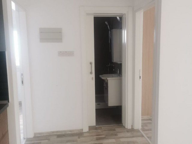 2 SCHLAFZIMMER WOHNUNG ZU VERKAUFEN IN FAMAGUSTA *** £65. 000 ***