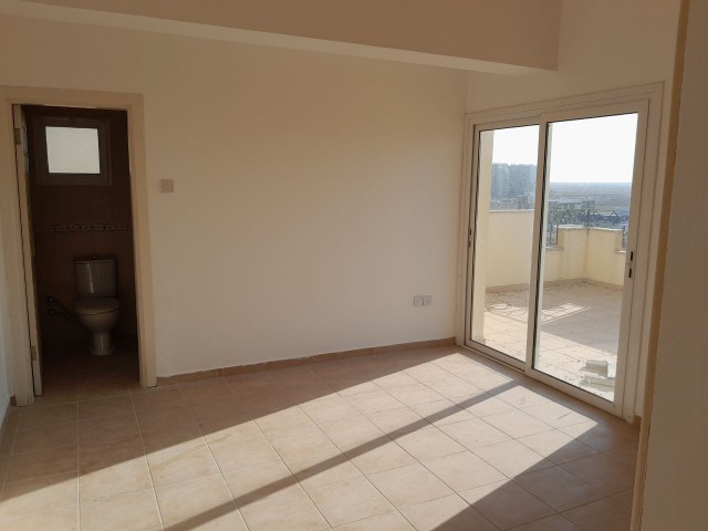 İSKELE- LONG BEACH DENİZ MANZARALI HİÇ KULLANILMAMIŞ 3+1 PENTHOUSE £120.000