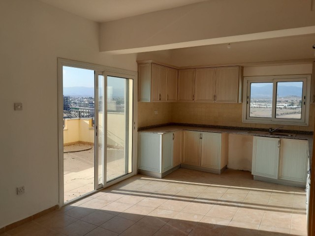 İSKELE- LONG BEACH DENİZ MANZARALI HİÇ KULLANILMAMIŞ 3+1 PENTHOUSE £120.000