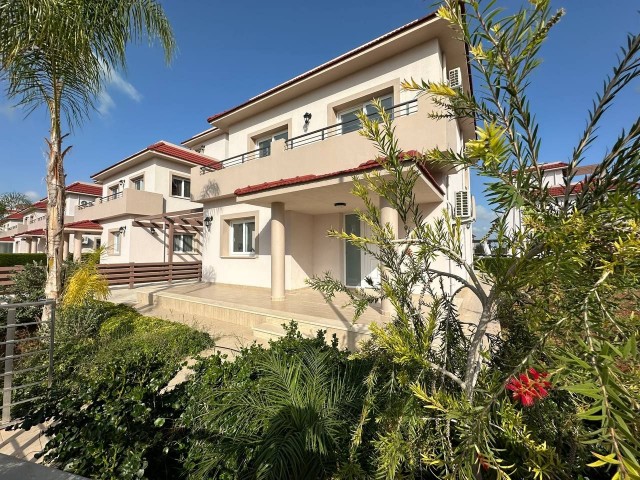 İSKELE – LONG BEACH DUPLEXVILLA MIT 3 SCHLAFZIMMERN **£310.000***