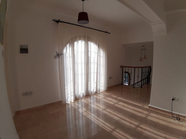 Girne Alsancak'ta 3+1 Villa Satılık 