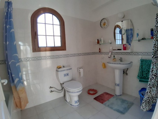 Girne Alsancak'ta 3+1 Villa Satılık 