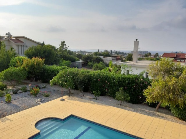 Girne Alsancak'ta 3+1 Villa Satılık 