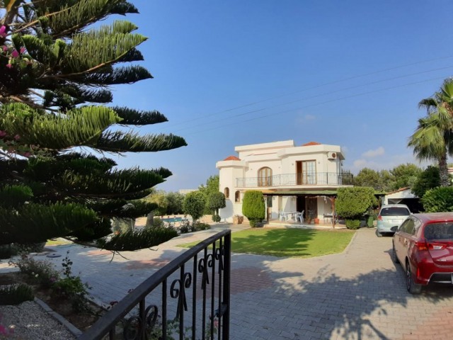 Girne Alsancak'ta 3+1 Villa Satılık 