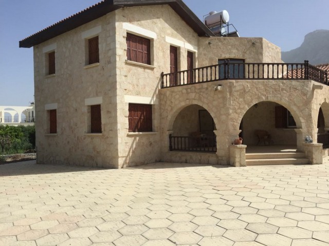 Karşıyaka  3+1 Villa Satılık +90 533 841 76 78 