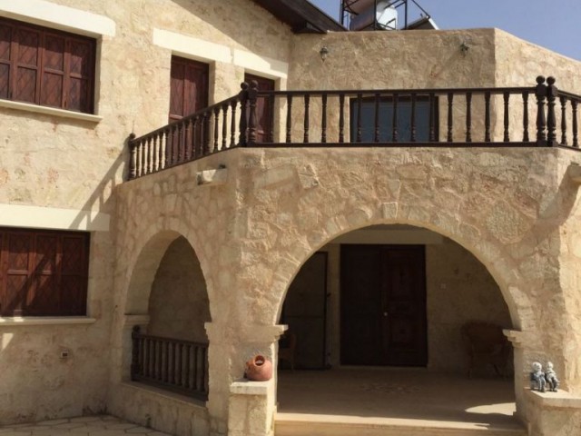 Karşıyaka  3+1 Villa Satılık +90 533 841 76 78 