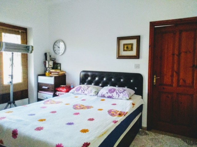 Alsancak'ta 5+3 Havuzlu Villa Satılık +90 533 841 76 78