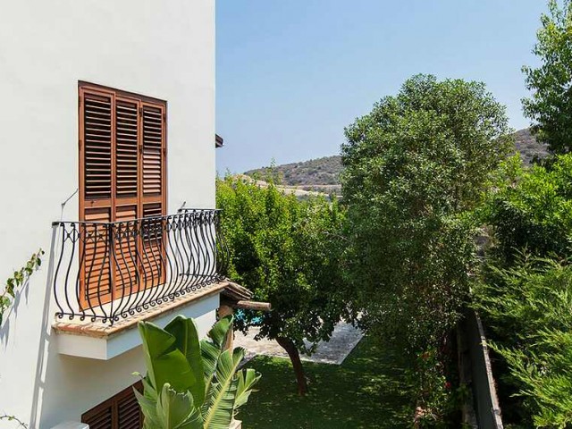 Alsancak 3+1 Havuzlu Villa Satılık 