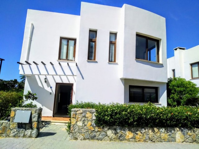 Girne'de Yeşiltepe 3+1 Eşyalı villa  satılık  +90 533 841 76 78