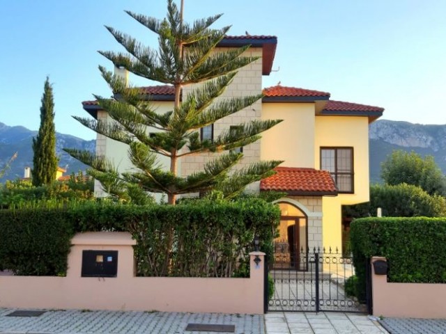 4 bedroom Villa for sale in Çatalköy (Kyrenia district)