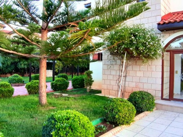 4 bedroom Villa for sale in Çatalköy (Kyrenia district)