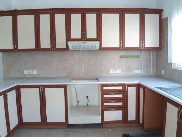 3 bedroom unfurnished apartment for rent in Kyrenia Center